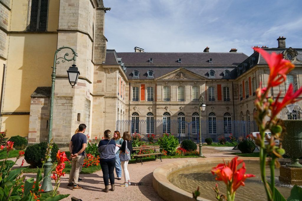 Visite guidée du quartier abbatial de Remiremont par l'office de tourisme