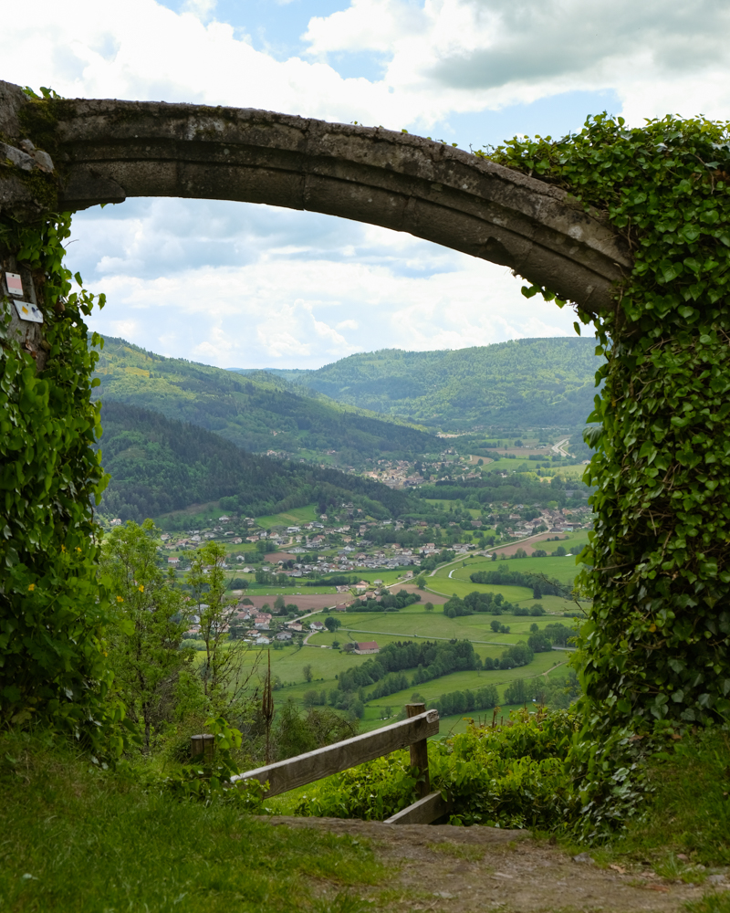 Оглядовий майданчик з Сен-Мон у гірському масиві Фоссар у Вогезах