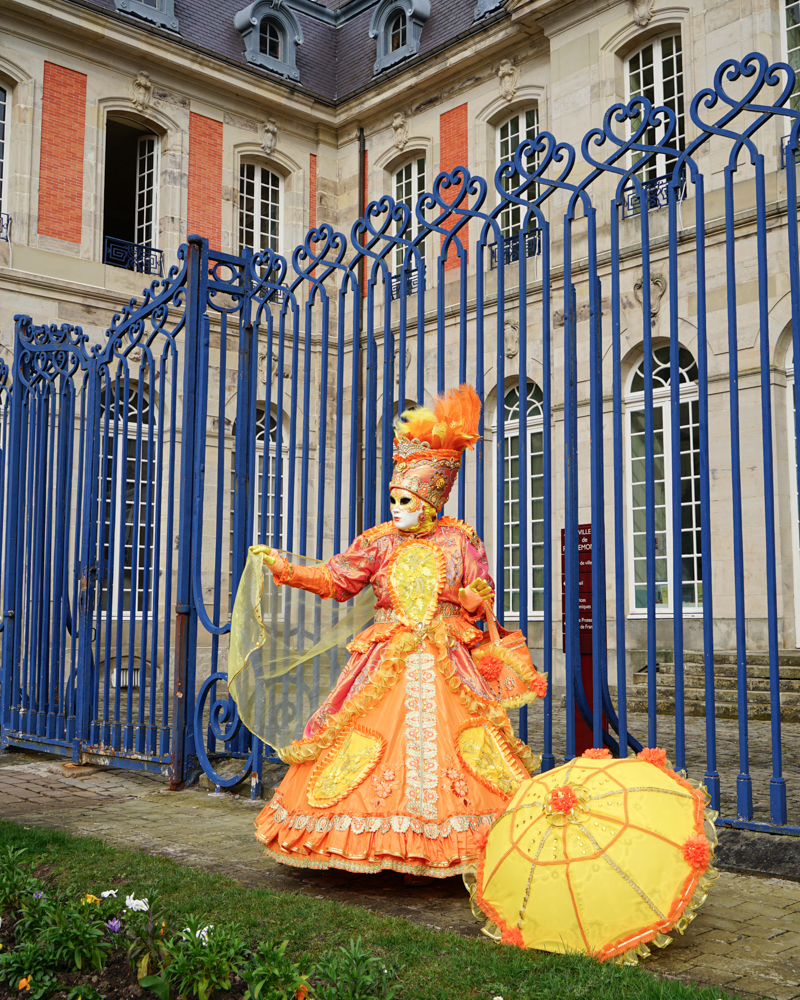 Déambulation des costumés lors du Carnaval Vénitien de Remiremont dans les Vosges